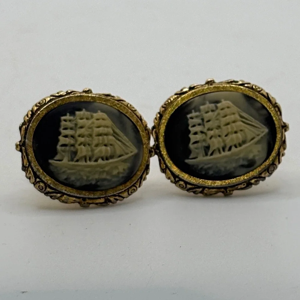 Vintage Dante Oval Cameo Cufflinks Gold Tone Tall Ship Sailboat Embossed Design‎